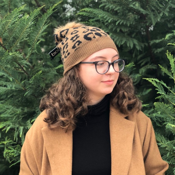 LAST ONE❗️Leopard Faux Fur Pom Pom Beanie - Picture 4 of 4